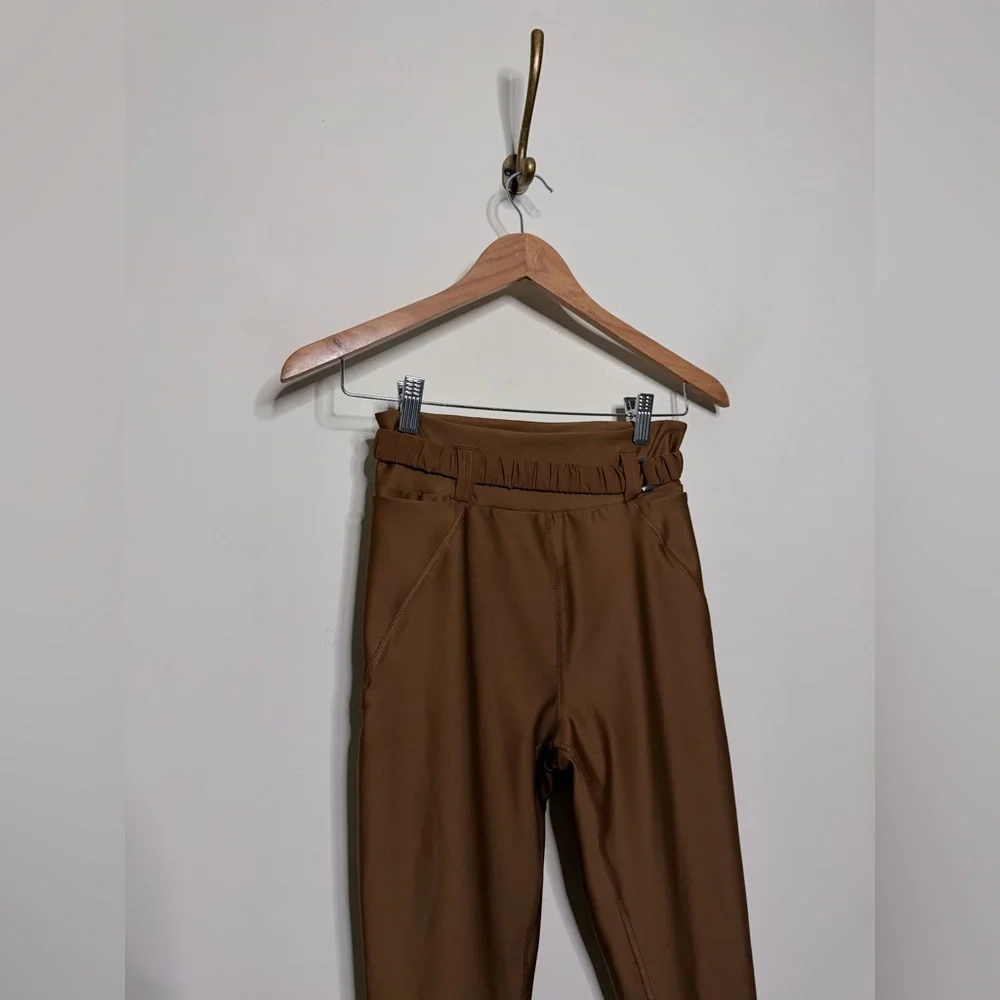 ALO Yoga Airlift High-Waist 7/8 Charmer Legging in Cinnamon Brown